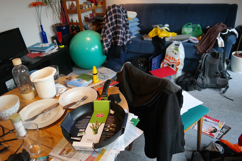 https://pixabay.com/en/chaos-clutter-a-mess-things-stuff-227971/