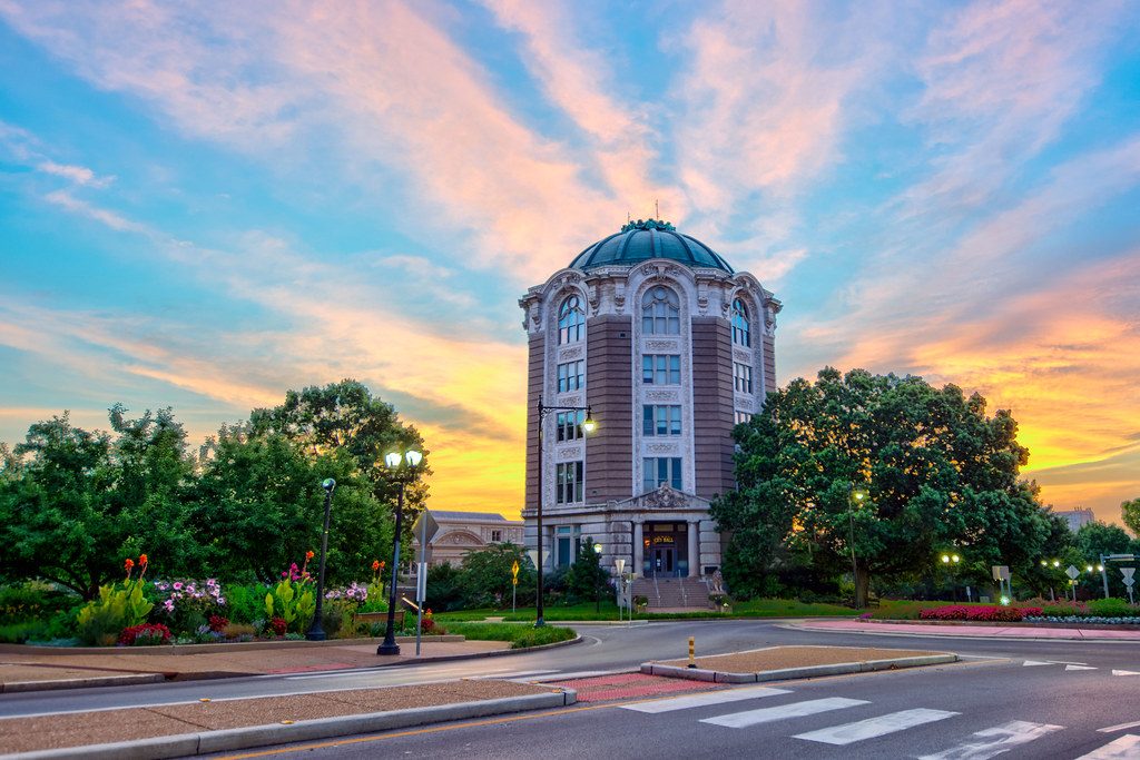 https://www.google.com/search?q=university+city%2C+MO&tbm=isch&ved=2ahUKEwjyqdfFk73nAhUOh60KHRxqB_EQ2-cCegQIABAA&oq=university+city%2C+MO&gs_l=img.3..0l2j0i30j0i8i30l7.15007.15429..15617...0.0..0.89.300.4......0....1..gws-wiz-img.xmKR_2B4tgs&ei=zyQ8XrKGOY6OtgWc1J2IDw&bih=831&biw=1600&tbs=sur%3Af&hl=en#imgrc=tY7vU4A-CMvTKM